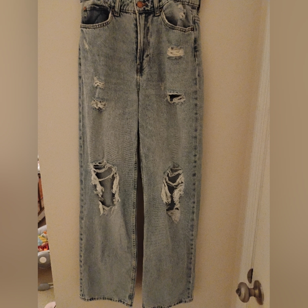 Distressed Baggy Jeans